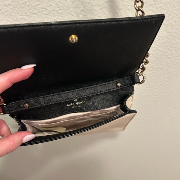 Kate spade clutch with strap - Picture 3 of 4